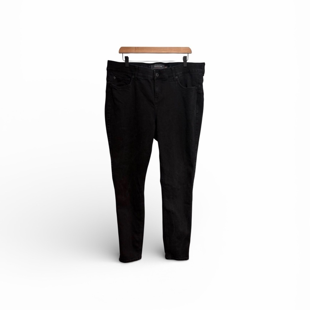 2/$30 Torrid Women's Classic Black Bombshell Skinny Jeans with Elastic in Waist